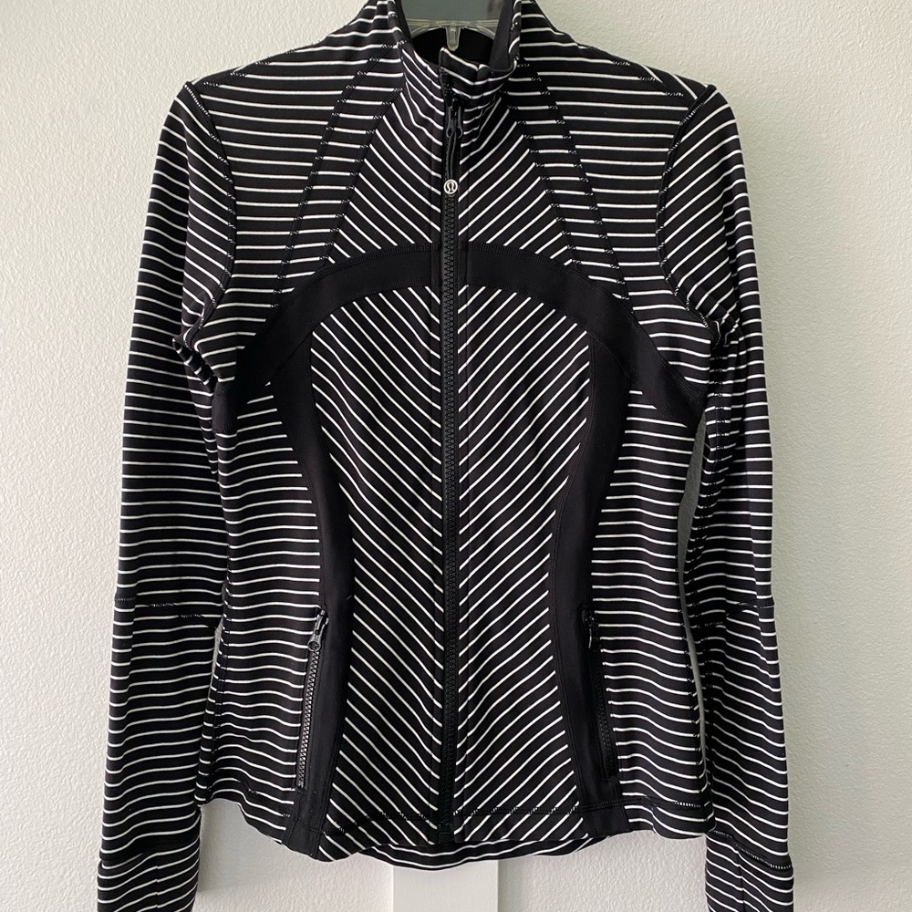 Lululemon (RARE) 🔥Forme Jacket II - Parallel Stripe Black White Size 8